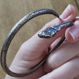 Elegant Silver Snake Bracelet for Reptile Enthusiasts